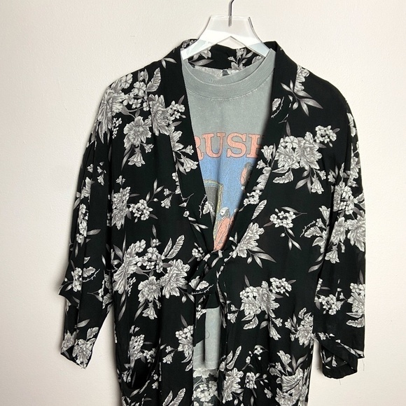 SPIRITUAL GANGSTER | Black Floral Kimono Maya Robe - Picture 5 of 10